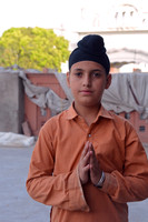 Young Sikh pilgrim, Harmandir Sahib Golden Temple, Amritsar, Punjab, India